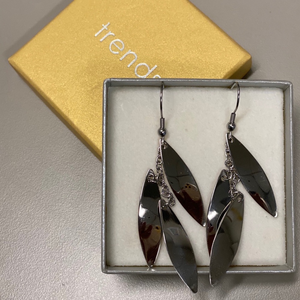 Chandelier earrings